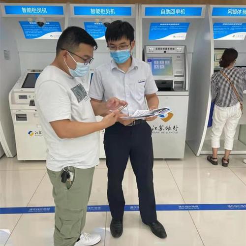 創新普法形式，服務群眾需求——通過張貼海報、發放手冊和現場答疑開展法律咨詢活動